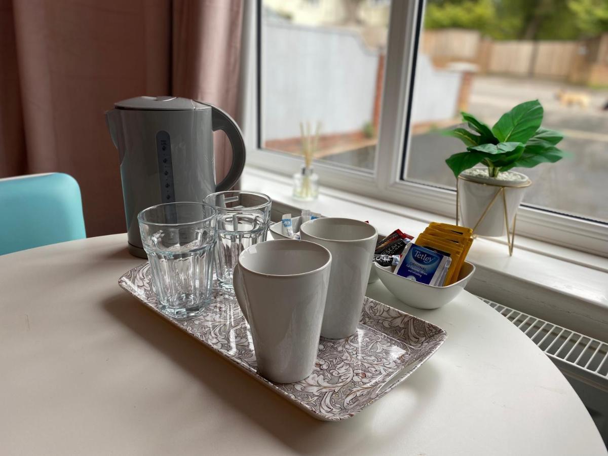 The Lily Pad Near Poole Dorset Self Contained Private Entrance And Free Parking Otel Corfe Mullen Dış mekan fotoğraf