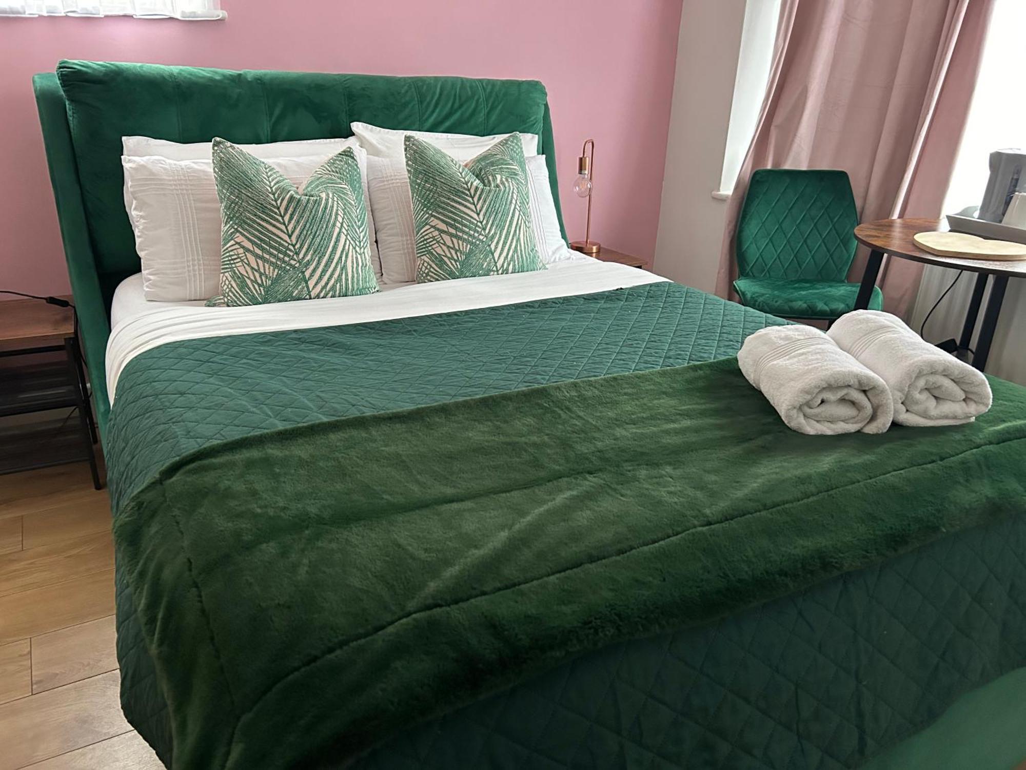 The Lily Pad Near Poole Dorset Self Contained Private Entrance And Free Parking Otel Corfe Mullen Dış mekan fotoğraf